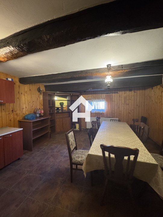 Casa de închiriat - 280 mp - curte - central - Cisnadioara 