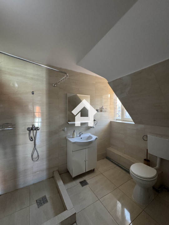 Casa de închiriat - 280 mp - curte - central - Cisnadioara 