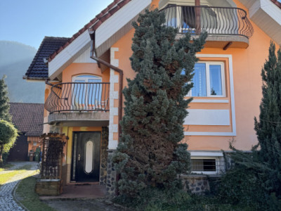 Casa de închiriat - 280 mp - curte - central - Cisnadioara 