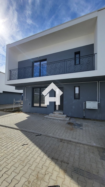 Duplex de vanzare in Rasinari – 4 camere, 2 bai, loc parcare, predare la alb