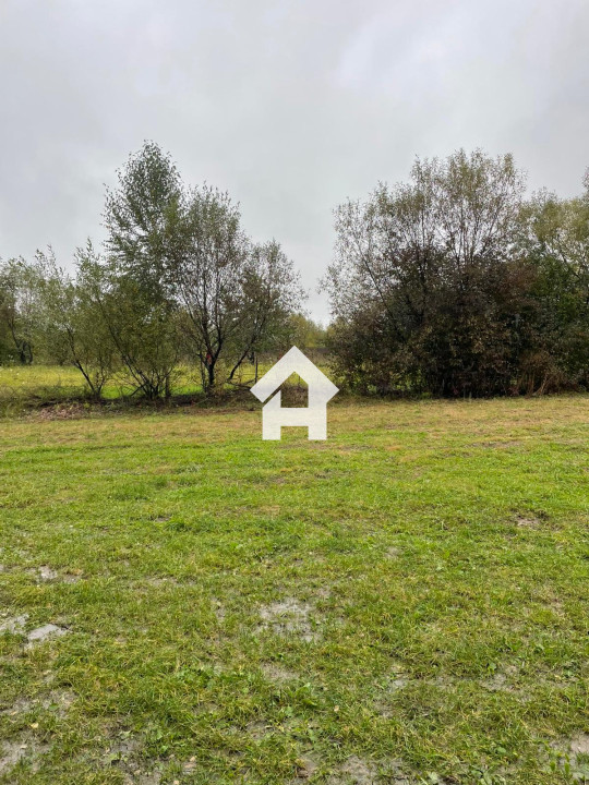 Teren intravilan 1800 mp - vedere la munte si padure – Sebesu de Sus