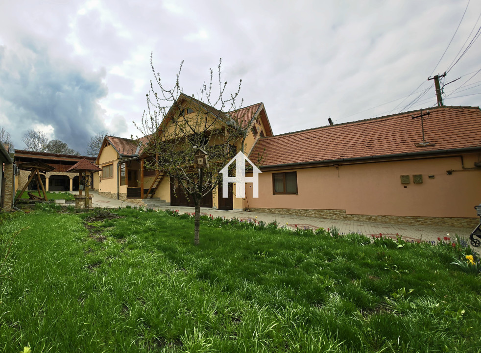 De vanzare – Casa in stil sasesc, teren 800 mp – Slimnic