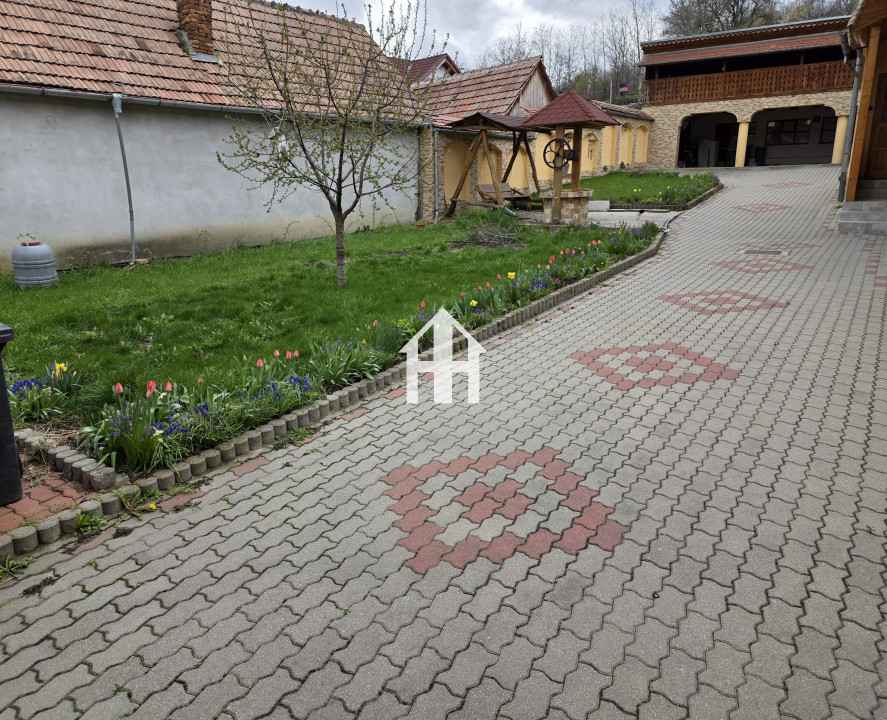 De vanzare – Casa in stil sasesc, teren 800 mp – Slimnic