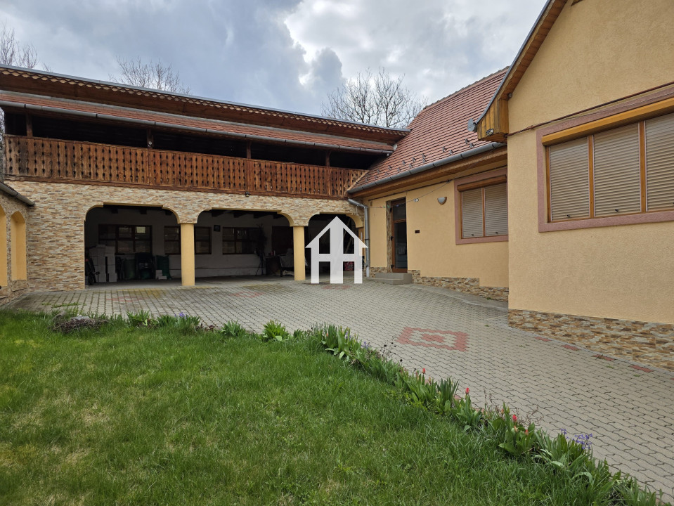 De vanzare – Casa in stil sasesc, teren 800 mp – Slimnic