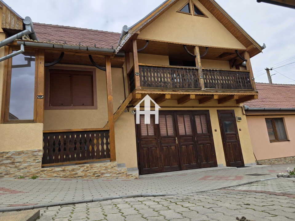 De vanzare – Casa in stil sasesc, teren 800 mp – Slimnic