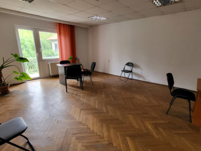 Spatiu pentru birouri de inchiriat – 4 camere, zona Centrala