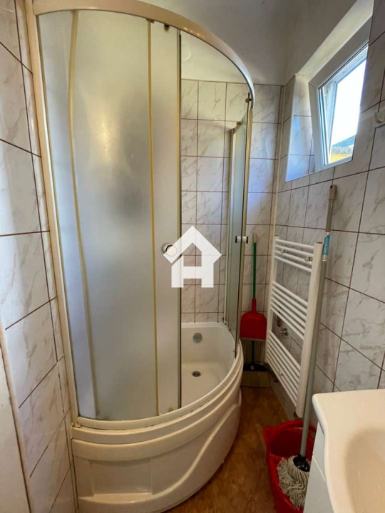 Casa de inchiriat – curte comuna, zona linistita - Turnisor