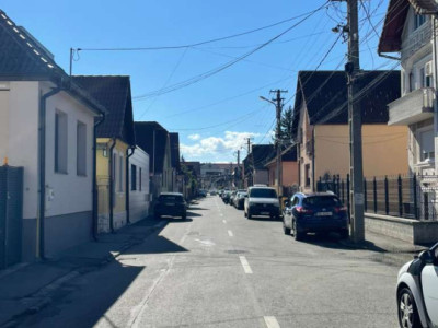 Casa de inchiriat – curte comuna, zona linistita - Turnisor