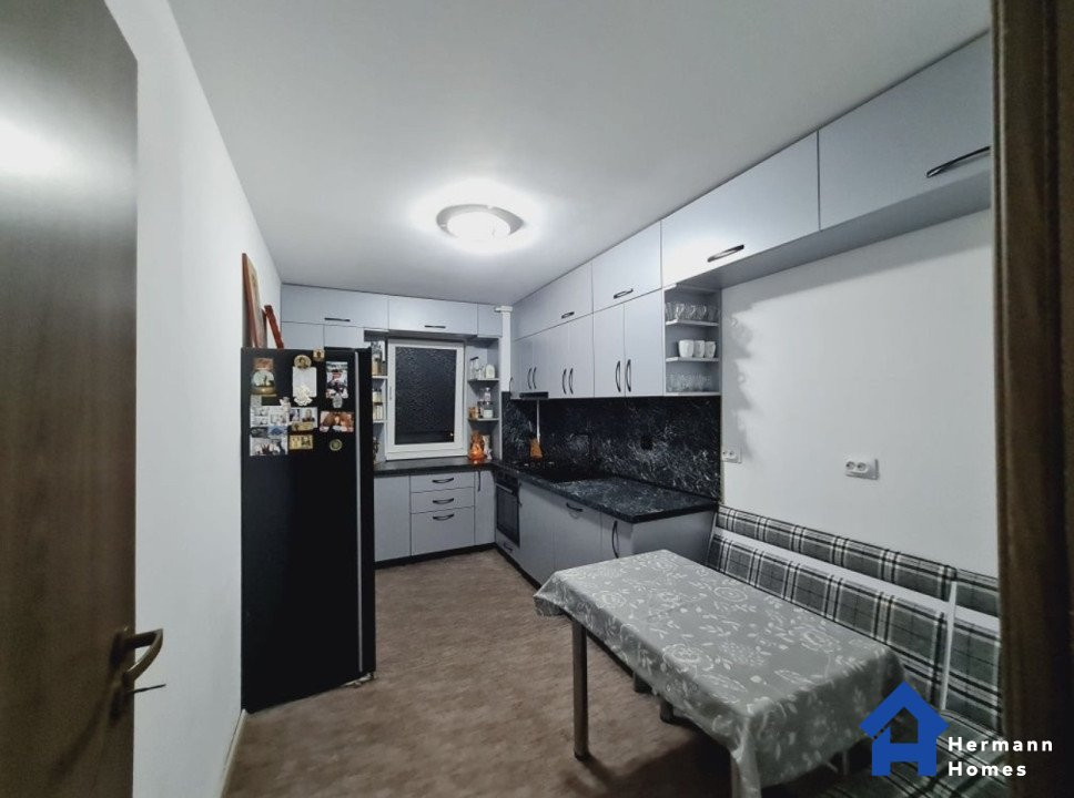 Apartament 3 camere - 53 mp - etaj 3 - lift - zona Turnisor 