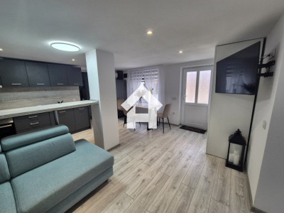 Apartament modern la casa cu curte – modern - Piata Cluj