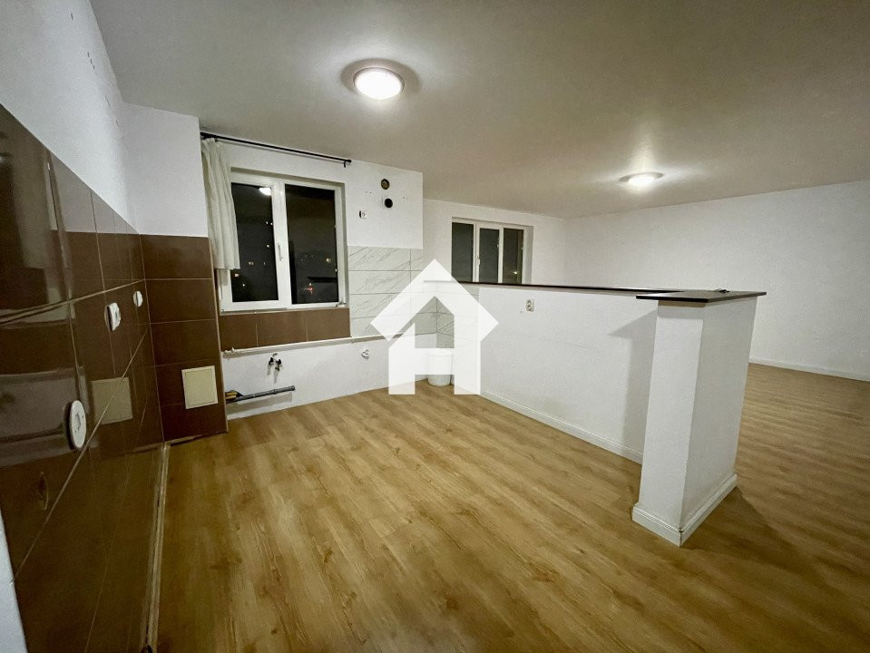 Apartament 3 camere, etaj 2, 81 mp, baie cu geam - Hipodrom III