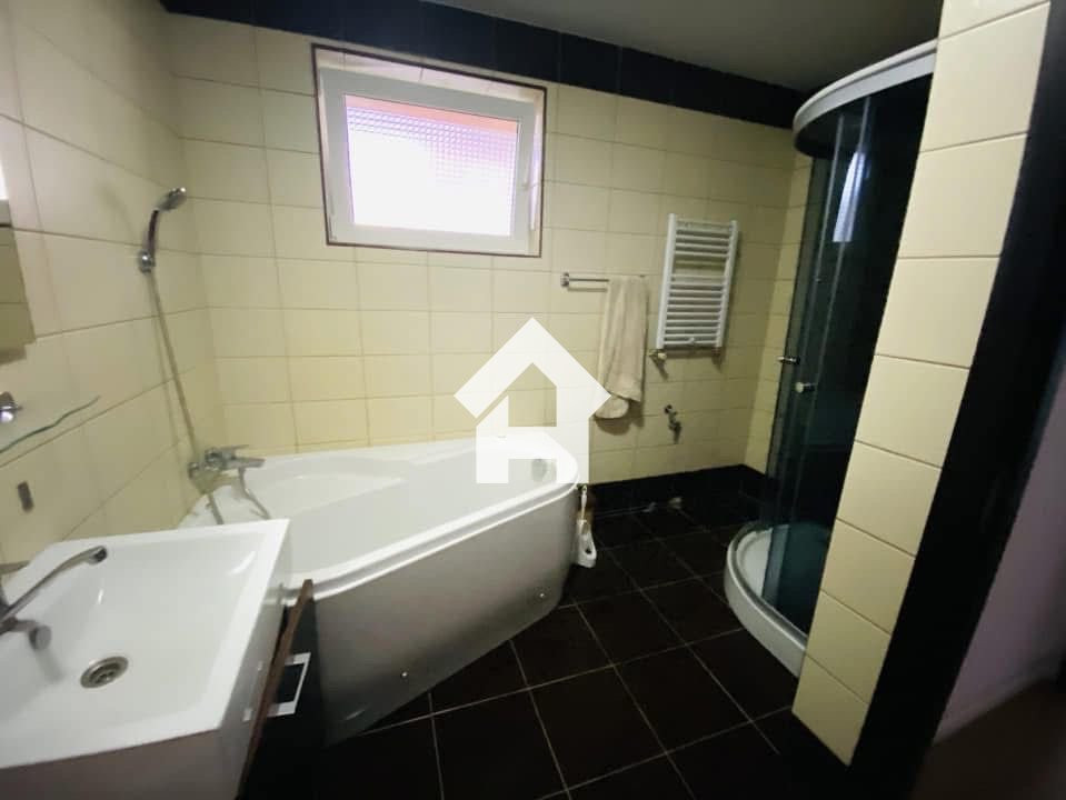 Apartament 3 camere, etaj 2, 81 mp, baie cu geam - Hipodrom III