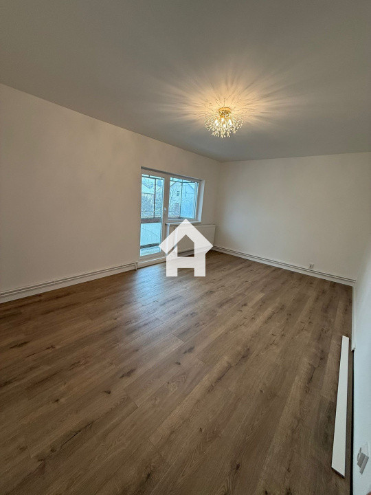 Apartament 3 camere - Strand - 64 mp utili - etaj 1 