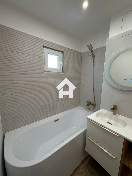 Apartament 3 camere - Strand - 64 mp utili - etaj 1 