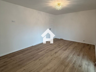 Apartament 3 camere - Strand - 64 mp utili - etaj 1 