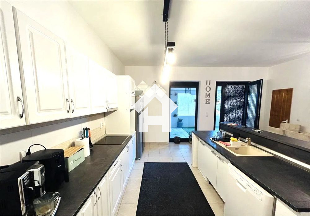 Casa + hala cu teren 701 mp - 180 mp utili - Sura Mare