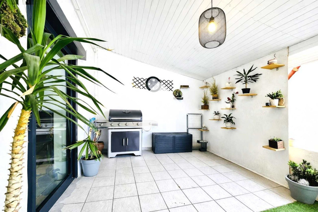 Casa + hala cu teren 701 mp - 180 mp utili - Sura Mare