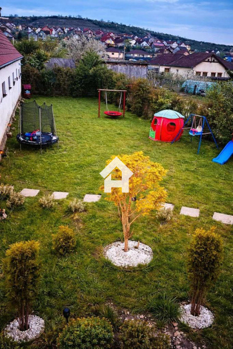 Casa + hala cu teren 701 mp - 180 mp utili - Sura Mare